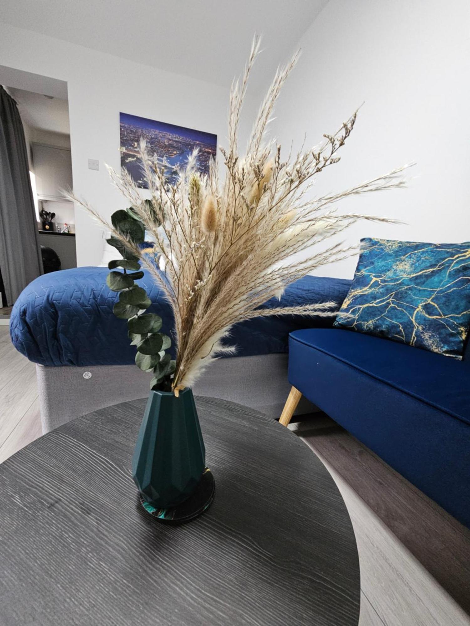 Cozy Ground-floor Studio, Excellent Access Londra